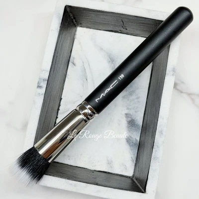 Cepillo facial de fibra Mac 130 Duo - mezcla sintética natural descontinuada versión antigua Foto 1 de 2