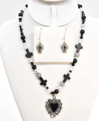 Collar/pendiente gargantilla colgante corazón ornamentado perla imitación cruz negra 17" plata-T Foto 1 de 4