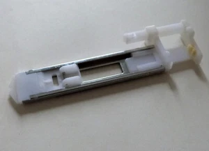 Knopfloch-Nähfuß Knopflochschiene für Haushaltsnähmaschinen Universal - Bild 1 von 2