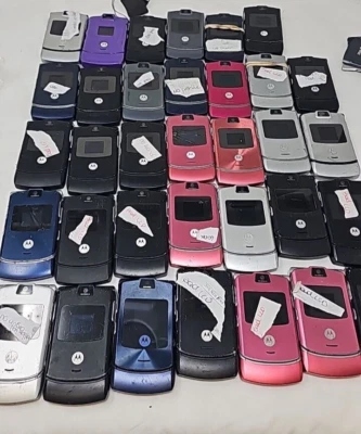 Lote de 34 teléfonos celulares abatibles Motorola Razr V3 V3i GSM ATT TMobile bloqueados Foto 1 de 4