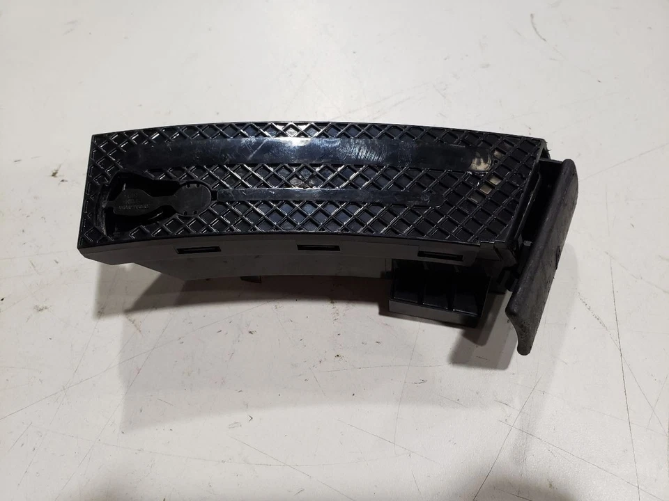 Portavasos izquierdo - BMW Z4 E85 2003 convertible RHD - OEM 7068447 Foto 1 de 4