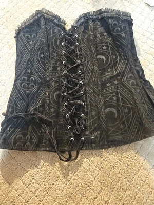    Corsé cosplay Hot Topic de terciopelo negro.  S/M  Foto 1 de 4