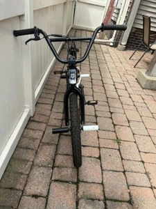 Haro F3 2010 - BMX Bike - Blue and White - Picture 1 of 9