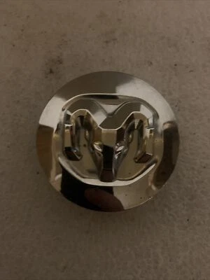 RAM 1500 2019 2020 CROMO OEM TAPA CENTRAL 6KF18SZ0AA PIEZA DE REPUESTO Foto 1 de 3