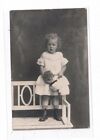 8337- Foto AK Kleines Mdchen mit Puppe* um 1920