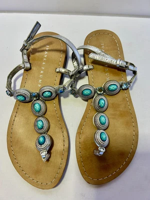 Sandalias Ivanka Trump Pepe Tanga Planas Talla 7M Turquesa y Estrás Plateadas Usadas en Excelente Condición Foto 1 de 4