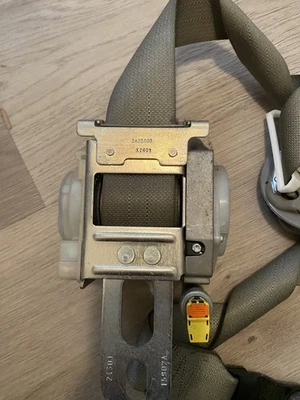 2015-2019 Dodge Durango Front RH passenger Seat Belt Retractor Assembly Gray OEM - Image 1 of 2