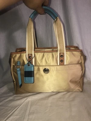 Bolsa tote pequena COACH Hampton dourada nylon couro azul fim de semana F11992 fofa rara  - Imagem 1 de 4