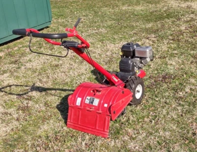 Cultivador de jardín Huskee/MTD 18" de ancho 205cc con dientes traseros de gas autopropulsado Foto 1 de 4