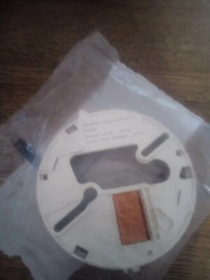 Siemens FDB222 Addressable Detector Base  low profile - Image 1 of 2