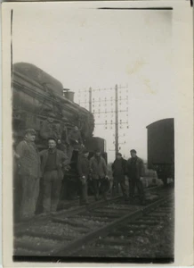 ALTES FOTO - VINTAGE SNAPSHOT - ZUG LOKOMOTIVE SNCF EISENBAHNER ARBEIT 1 - Bild 1 von 1