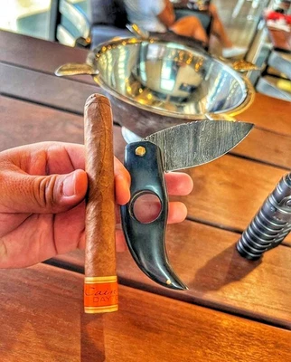 LOTE DE 20 cuchillos plegables Damasco cuchillo cortador de cigarros cuchillo de guillotina de cigarros de bolsillo Foto 1 de 4