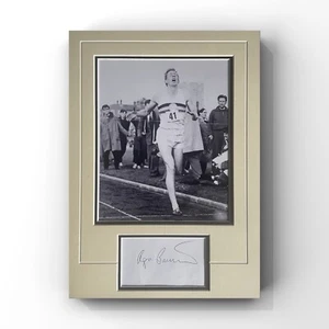 Roger Bannister - First Sub 4 Minute Mile Signed Display - Bild 1 von 2