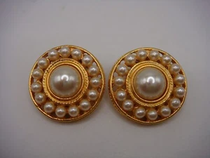 VINTAGE SIGNED BEN AMUN GOLD TONE FAUX PEARL CLIP ON EARRINGS DOME SHAPE ESTATE - Picture 1 of 14