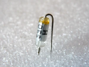 Condensateur polystyrène styroflex 330pF 63V 2,5% radial - 2pcs - Bild 1 von 2