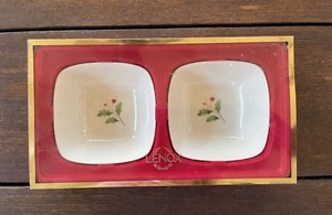 Lenox Holiday Weihnachten 4" Dipp Snack Nuss Schüsseln 2er Set Stechpalme & Beeren Neu aus altem Lagerbestand - Bild 1 von 11