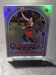Trae Young Hawks 2018-19 Panini Chronicles Marquee Rookie RC #247 - Bild 1 von 2
