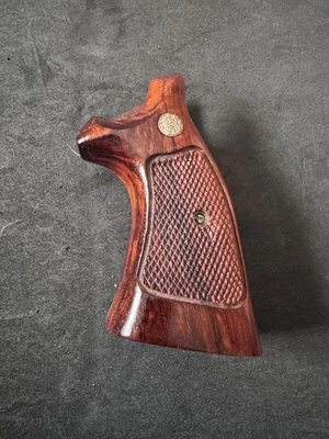 Smith & Wesson K 框架左轮手枪,老式工厂目标握把带螺丝 — 第 1/3 张图片