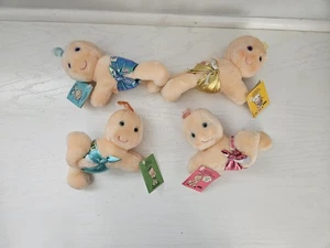 Lote de 4 1984 Hallmark Huggabunch Peluche Bebés Tuggins Fluffer Gigglet Hug-a-Bye - Imagen 1 de 13
