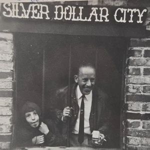 Vintage s/w Foto Schnappschuss von Vater & Sohn in Silber Dollar Stadt Gefängnis Branson MO - Bild 1 von 11