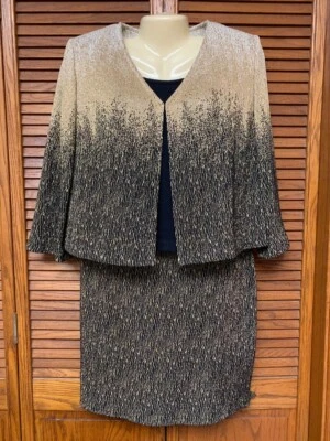 ST. JOHN 8 WOMEN'S BLACK & SPARKLING METALLIC GOLD KNIT 2-PIECE SKIRT SUIT NEW - Image 1 of 4