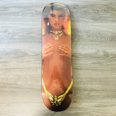 Supreme Nan Goldin Kim en pedrería SS18 Deck Hype Bogo Deadstock NUEVO Foto 1 de 4