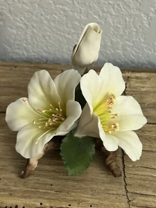 VTG CAPODIMONTE White Freesia Flowers Napoleon Fine Porcelain MADE IN ITALY - Picture 1 of 12