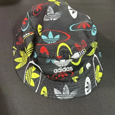 Sombrero de cubo Addias vintage negro multicolor neón verde azulado rojo blanco usado en excelente estado talla única niños Foto 1 de 4