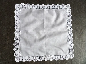 Vintage Taschentuch weiß, Batist mir Spitzenrand, edel schön 29x29 cm - Bild 1 von 2