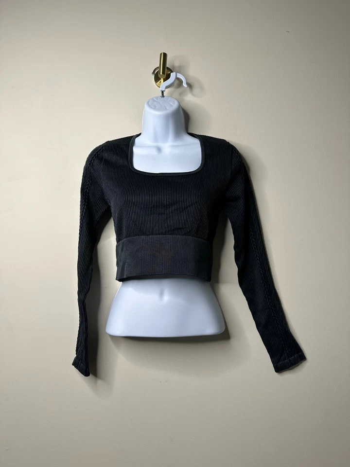OFFLINE by AERIE Sidewalk Seamless Ribbed Long Sleeve Crop Top Black Size Medium