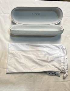 Oakley Large White hard-sided sunglasses case with protective cleaning sleeve - Picture 1 of 4