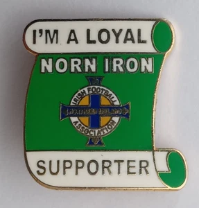 Northern Ireland Supporter Football Enamel Lapel Pin Badge.    PB5-904 - Picture 1 of 3
