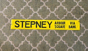 LONDON TRANSPORT BUS DESTINATION BLIND - STEPNEY ARBOUR SQUARE VIA BANK - Foto 1 di 7