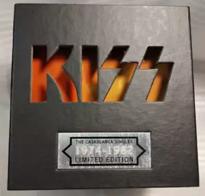 Kiss – Casablanca Singles 1974-1982 - Boxset deluxe Limited Ed. - 29 CD single - Foto 1 di 3
