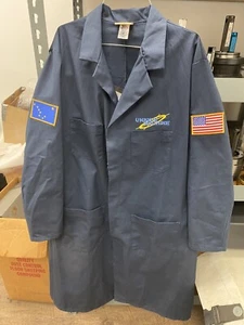 Lab Coat Unique Machine Mens Red Kap Long Embroidered Jacket Size 46 Navy Blue - Picture 1 of 4