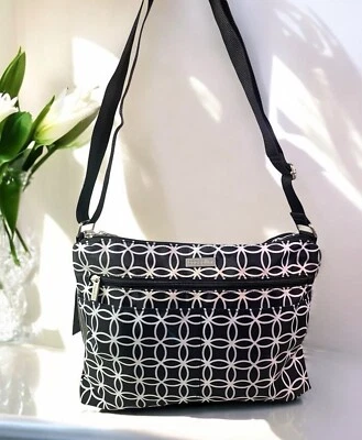 Bolso Bandolera Baggallini Take Everywhere Negro Margarita Nylon Rosa Forro Foto 1 de 4