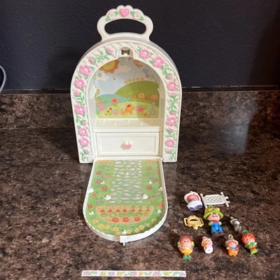 Charmkins Jardín Juego Joyería Estuche Caja 1983 Hasbro + Lote de 7 Charmkins Foto 1 de 4