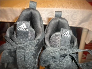 ADIDAS SCHWARZE TENNISSCHUHE GRÖSSE 7 CANVAS TOP WEISS DICKE SOHLEN Karton14 - Bild 1 von 6
