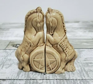 Salt and Pepper Shakers - Horse Pair on Barrel - Star Logo - Imagen 1 de 12