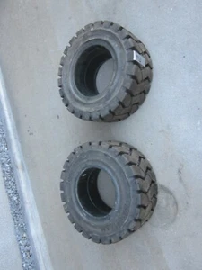 2-DO) Satz 2 Stück Staplerreifen Vollgummireifen 23x10 - 12 neu - Bild 1 von 4