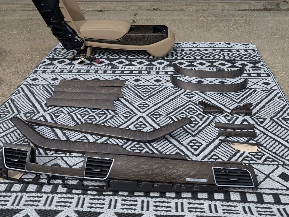 Комплект отделки Audi A8 D4 2011-2018 Natural Ash коричневый/золотой Braungold L4H000011DG - Изображение 1 из 4