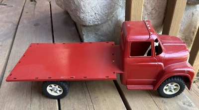Vintage 1/16 Ertl International Harvester Stake Side Flat Bed Toy Truck - Red - Image 1 of 4