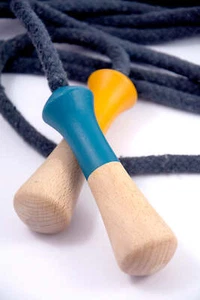 Me & Mine Playground Jump Rope Natural Cotton 4.5M Wooden Handle from 5 to 12yrs - Picture 1 of 6