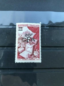 Francia Reunión 1954 MNH sello Perfect Opera perfume CV $18,00 en muy buen estado - Imagen 1 de 2