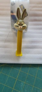 PEZ Looney Tunes Bugs - Large Whiskers - yellow stem - Loose - hungary - Picture 1 of 2