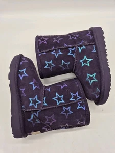 UGG Kinder Stiefel Classic II Größe 6 Lila Iridescent Stars Boot Nightshade  - Bild 1 von 11