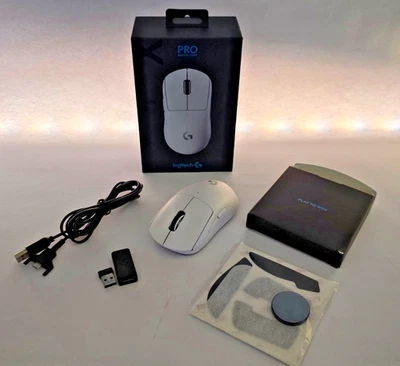 Logitech PRO X SUPERLIGHT Wireless Gaming-Maus – Weiß Modell: 910-005942 - Bild 1 von 4