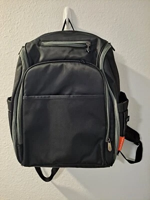 Nueva Mochila Fisher-Price Negra Bolsa de Pañales Cremalleras Bolsillos Funcional Elegante Foto 1 de 4