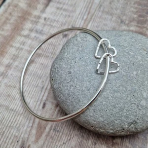Brazaletes de diseño de corazón de plata de ley 925 hechos a mano apilables joyas para mujer #255 - Imagen 1 de 3
