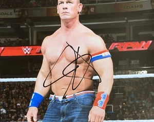 FOTO 8x10 firmada autografiada por John Cena de la WWE - Imagen 1 de 1